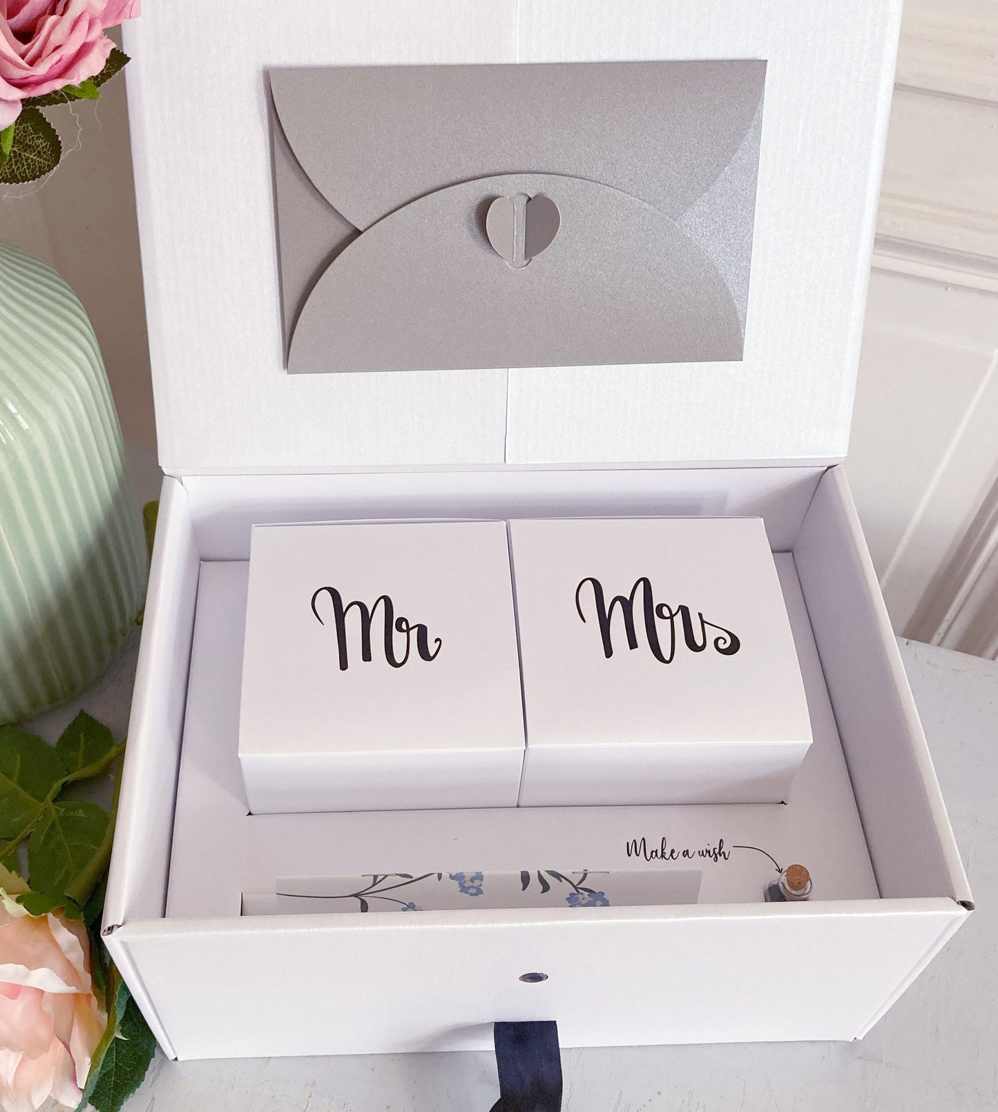 Mr & Mrs Premium-Geschenk zur Hochzeit "Happy Hearts" mit Inhalt - 7 teilig