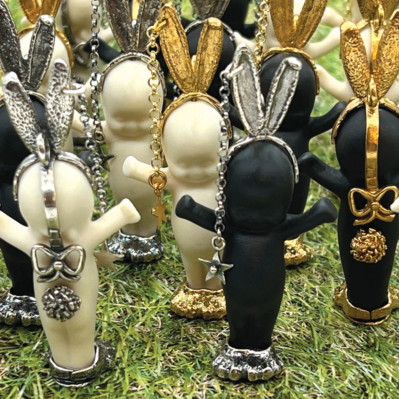 Kette Happy Baby "Rebel Rabbit" aus 925er Sterlingsilber von Gem Kingdom - Talisman zur Geburt - mit Initialenbox