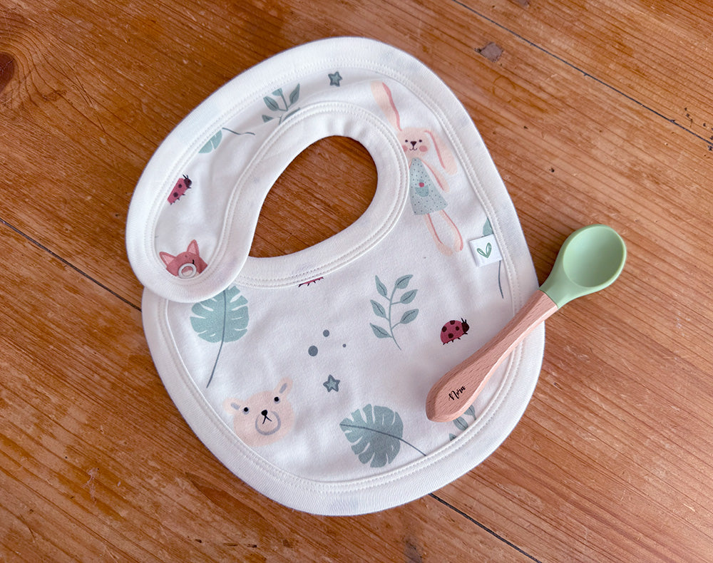 Set Löffelchen und Lätzchen aus Bio-Baumwolle für kleine Entdecker