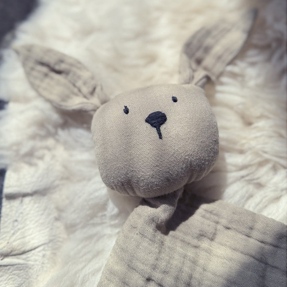 Kuscheltuch mit weichem Hasenkopf – Nähe zum Festhalten