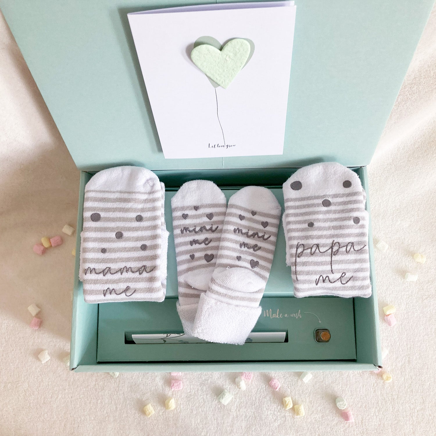 We Are Family Box in Salbeigrün – Unisex Geschenkidee für Mama, Papa & Baby