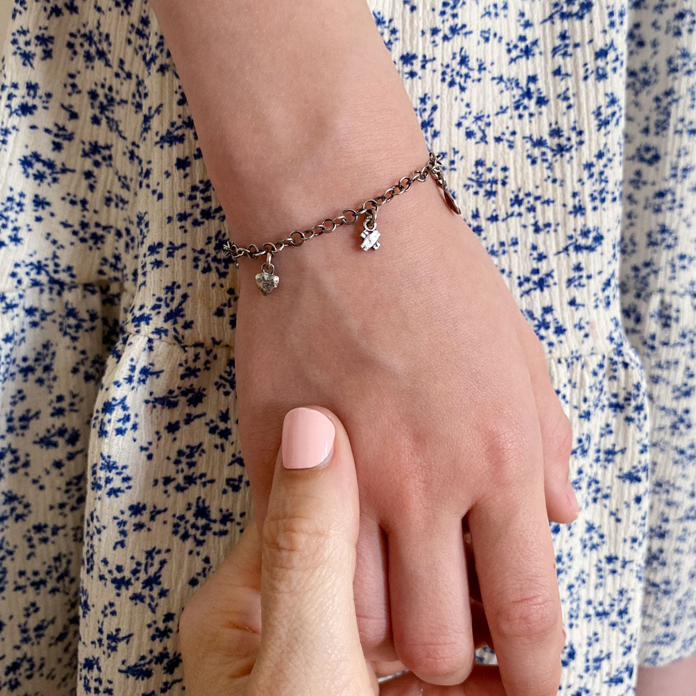 Wunscharmband für Mama & Baby - Talisman aus 925er Sterlingsilber zur Geburt von Gem Kingdom - Sterlingsilber - mit Initialenbox