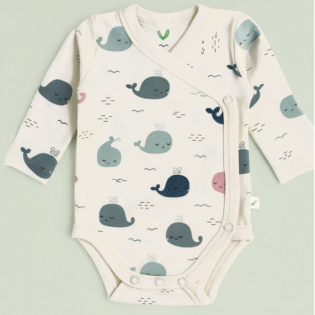 Bio-Babybody in Weiß – GOTS Baumwolle“, „Babybody Detail Druckknöpfe