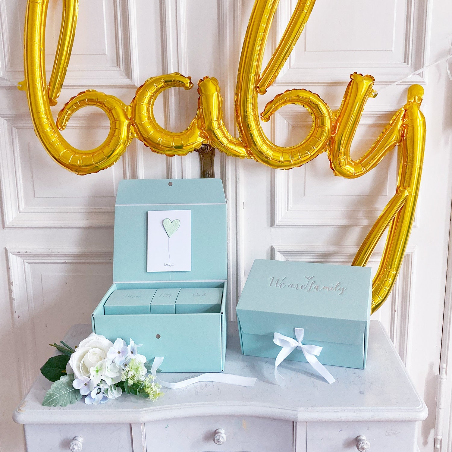 We Are Family Box in Salbeigrün – Unisex Geschenkidee für Mama, Papa & Baby