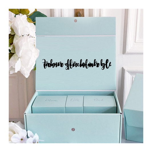 We Are Family Geschenkbox zur Geburt – Geschenkidee für Mama, Papa & Baby mit Bambussocken, 7 teilig