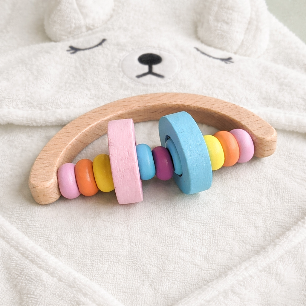 Farbenfroher Holzgreifling – Baby-Essential