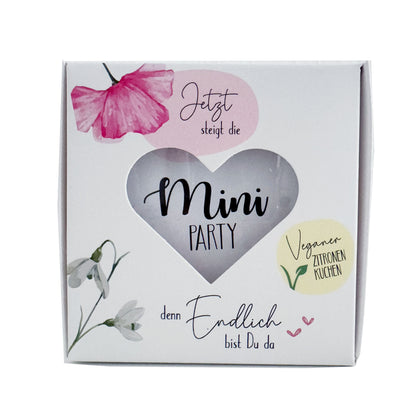 Mini-Party-To-Go – Süßer Kuchen zur Geburt in der Dose mit Kerze, Löffel & Streichholz (100g)