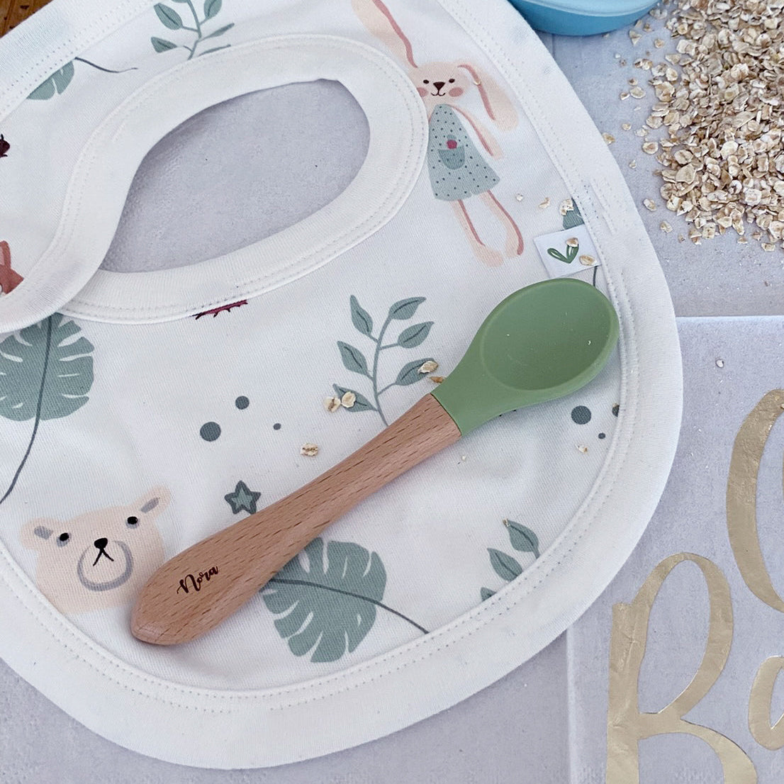 Set Löffelchen und Lätzchen aus Bio-Baumwolle für kleine Entdecker