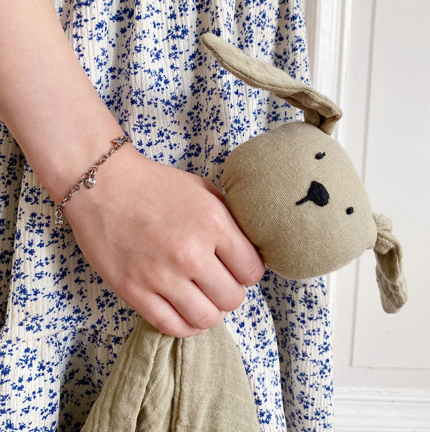 Kuscheltuch mit weichem Hasenkopf – Nähe zum Festhalten