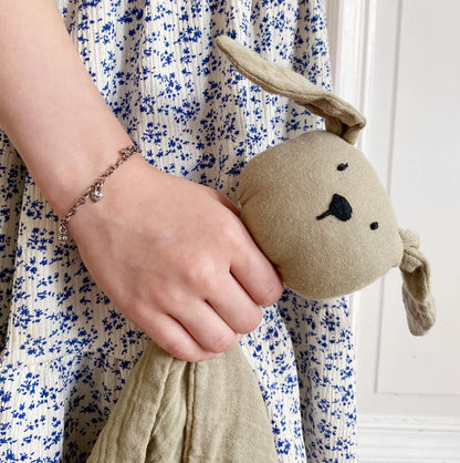 Kuscheltuch mit weichem Hasenkopf – Nähe zum Festhalten