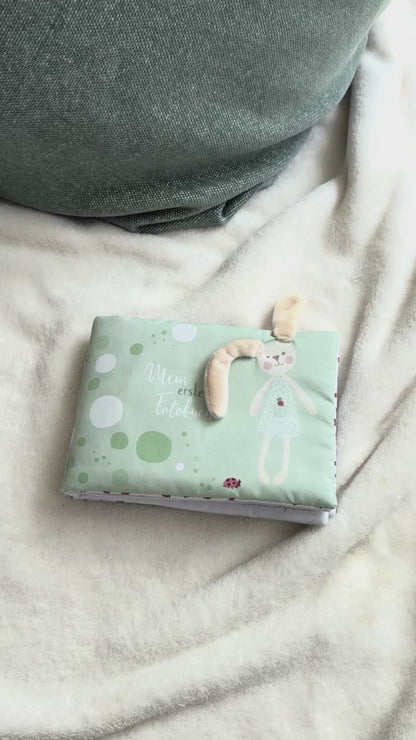 Weiches Stoff-Fotoalbum "Wer gehört zu mir" für Babys & Kleinkinder – Mein erstes Fotobuch mit Platz für 5 austauschbare Fotos