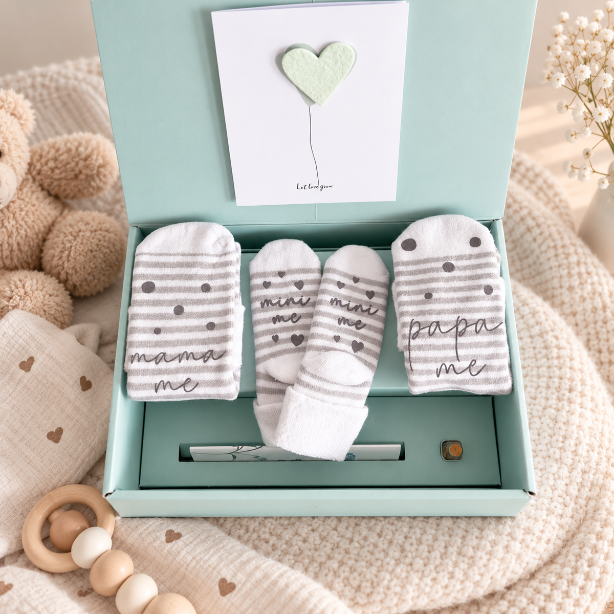 We Are Family Box in Salbeigrün – Unisex Geschenkidee für Mama, Papa & Baby