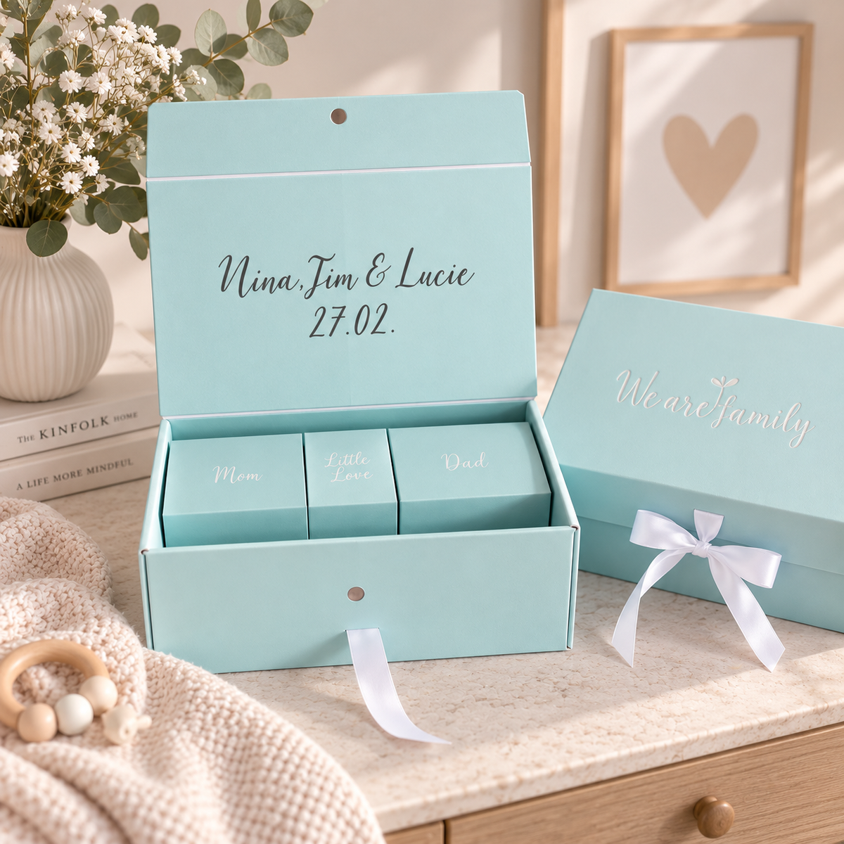 We Are Family Box in Salbeigrün – Unisex Geschenkidee für Mama, Papa & Baby