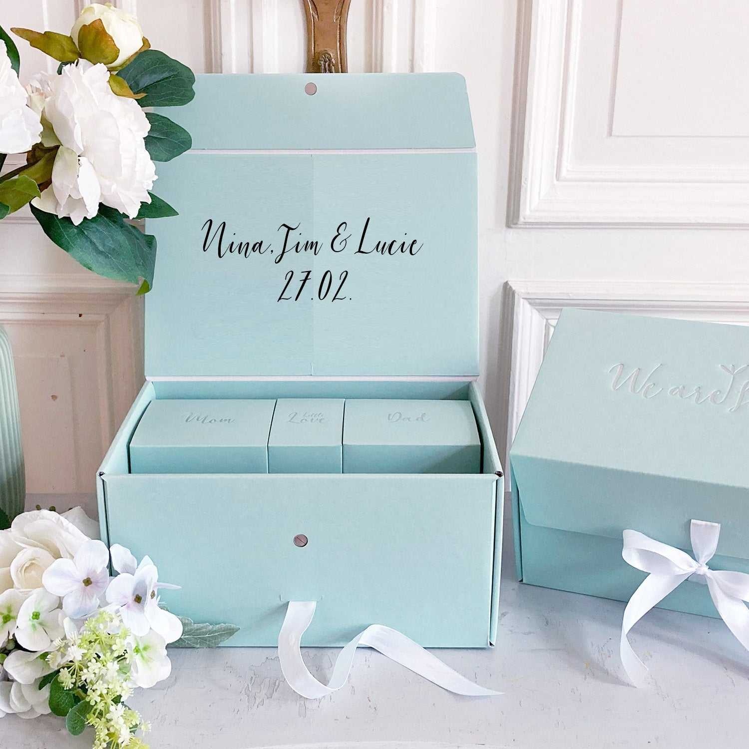 We Are Family Box in Salbeigrün – Unisex Geschenkidee für Mama, Papa & Baby